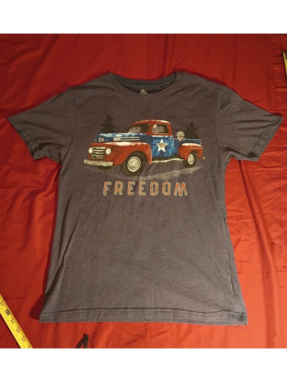 Way To Celebrate Patriotic Freedom Graphic T-Shirt Medium